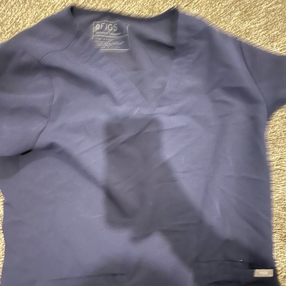 Small navy scrub set:) - Picture 2 of 3